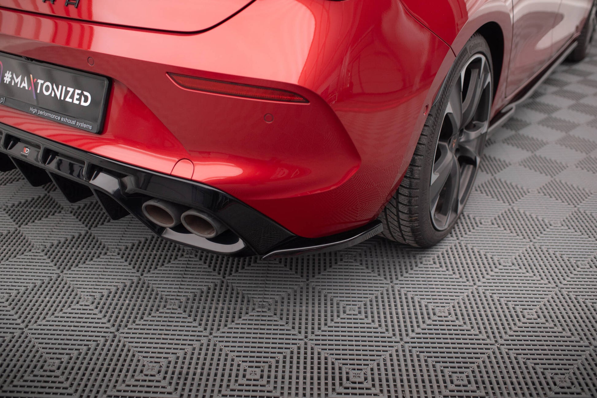 Maxton Heck Ansatz Flaps Diffusor V.2 für Cupra Leon Hatchback Mk1 schwarz Hochglanz
