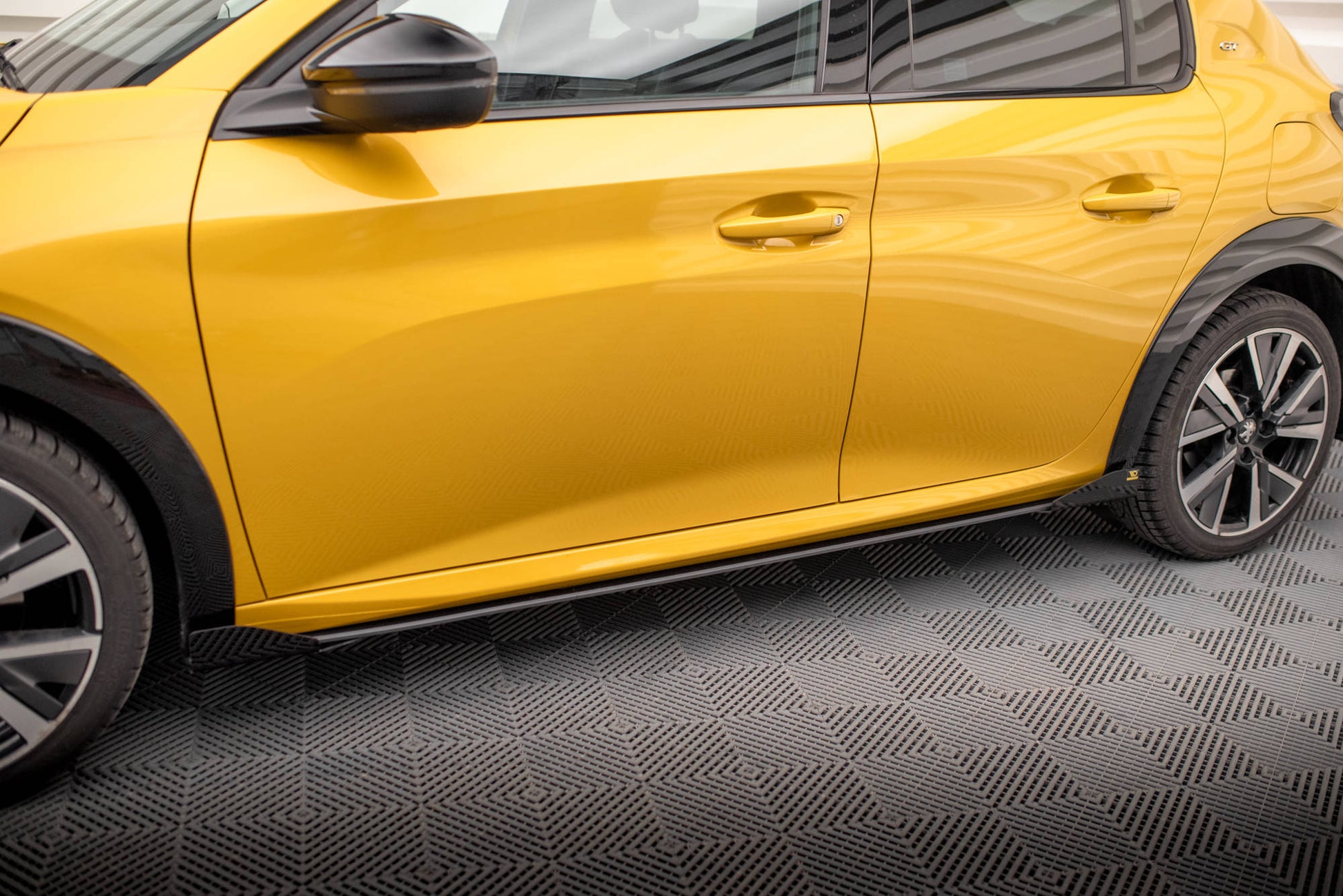 Maxton Street Pro Seitenschweller Ansatz für + Flaps Peugeot 208 GT Mk2 schwarz Hochglanz