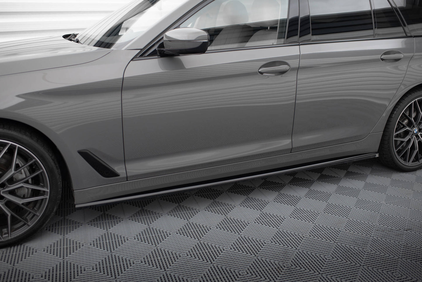 Maxton Seitenschweller Ansatz für BMW 5er G30 / G31 Facelift schwarz Hochglanz