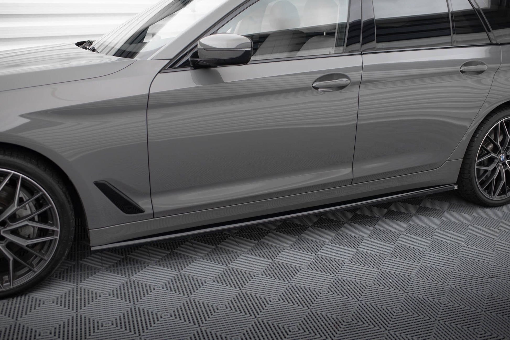 Maxton Seitenschweller Ansatz für BMW 5er G30 / G31 Facelift schwarz Hochglanz
