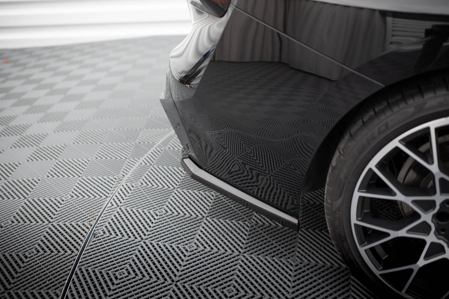 Maxton Heck Ansatz Flaps Diffusor V.3 für BMW 2 G42 schwarz Hochglanz
