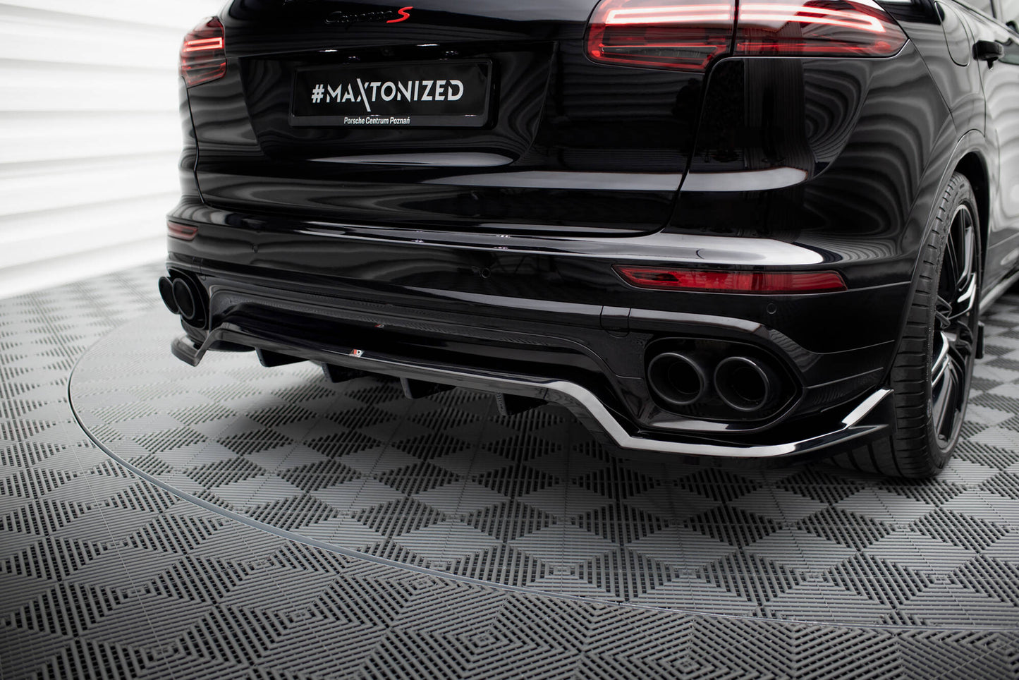 Maxton Mittlerer Diffusor Heck Ansatz DTM Look für Porsche Cayenne Mk2 Facelift schwarz Hochglanz