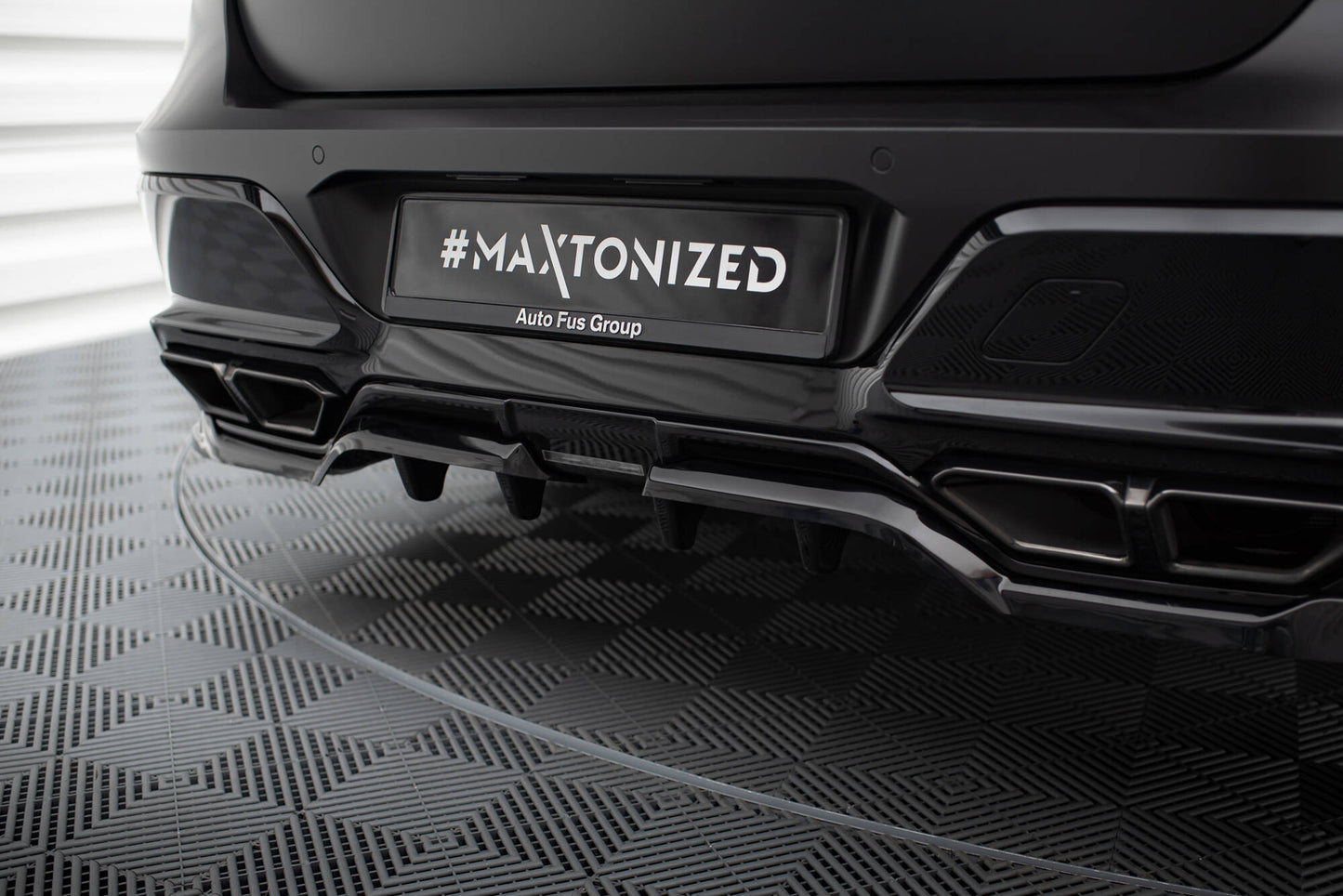 Maxton Mittlerer Diffusor Heck Ansatz DTM Look für BMW M760e G70 schwarz Hochglanz