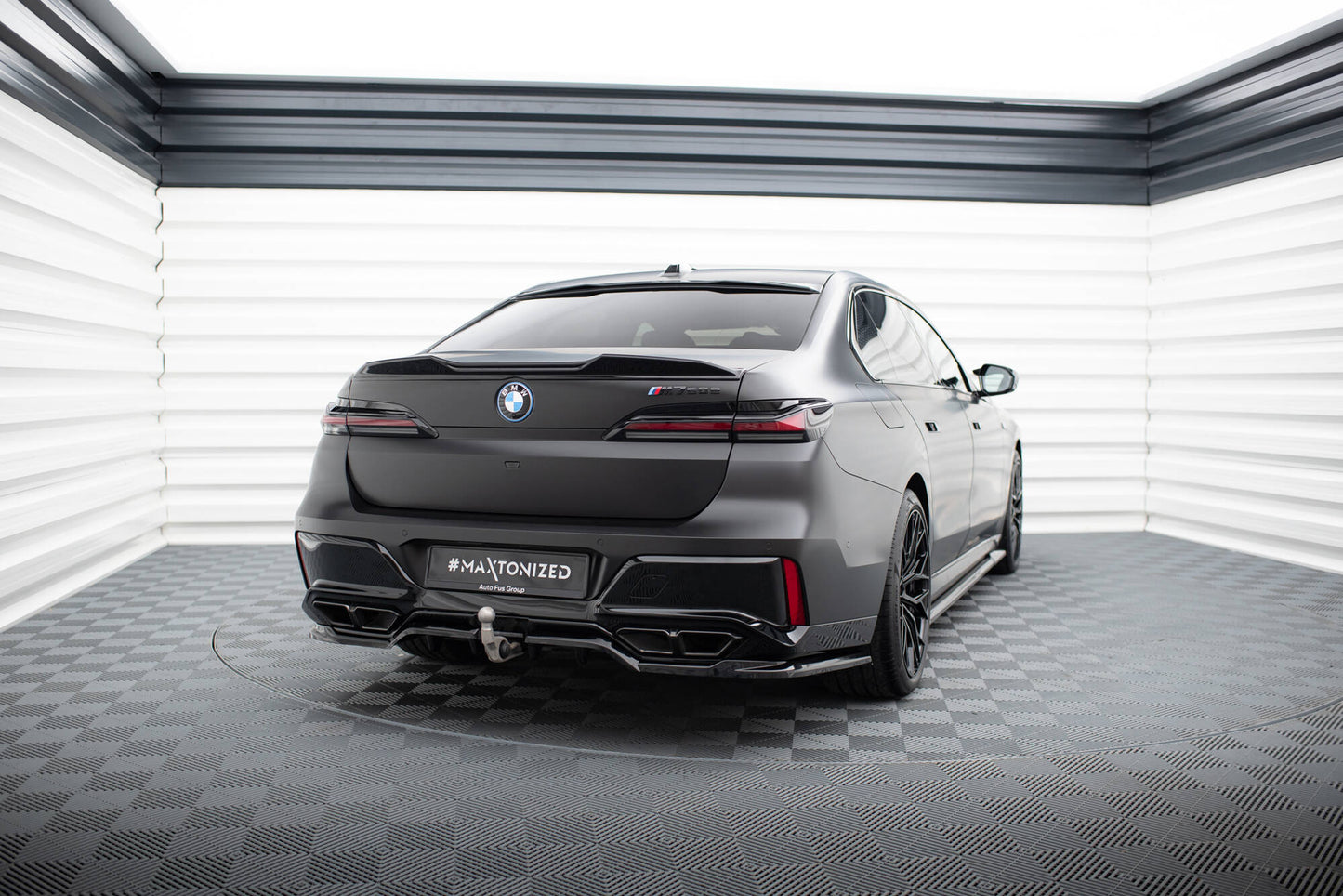 Maxton Mittlerer Diffusor Heck Ansatz DTM Look für BMW M760e G70 schwarz Hochglanz