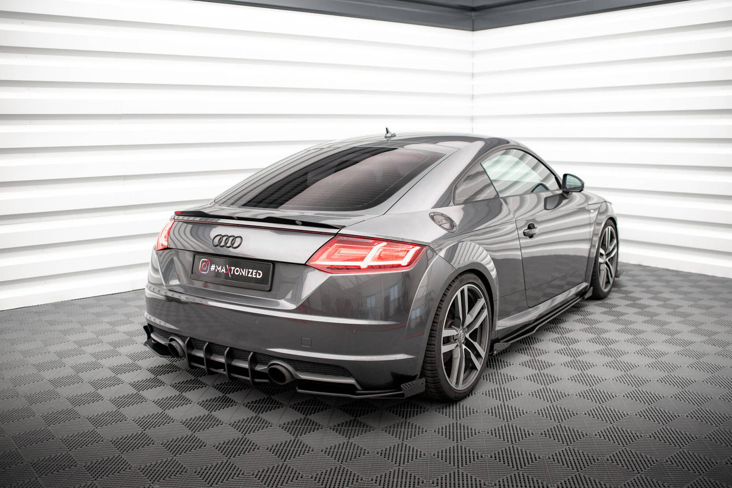 Maxton Hintere Seiten Flaps für Audi TT S-Line 8S schwarz Hochglanz