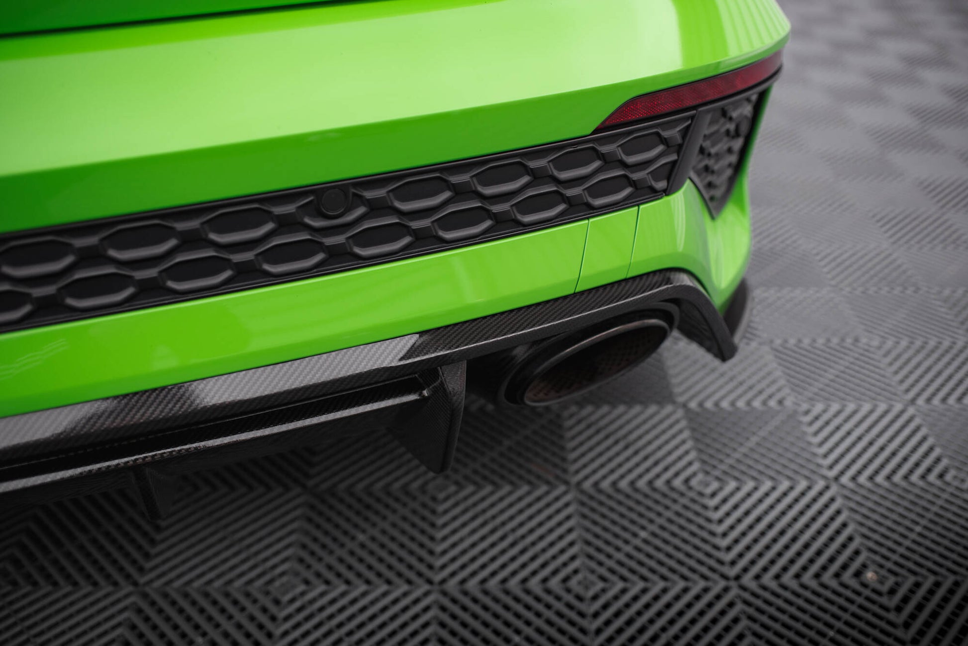Maxton Carbon Fiber Diffusor Heck Ansatz für Audi RS3 8Y