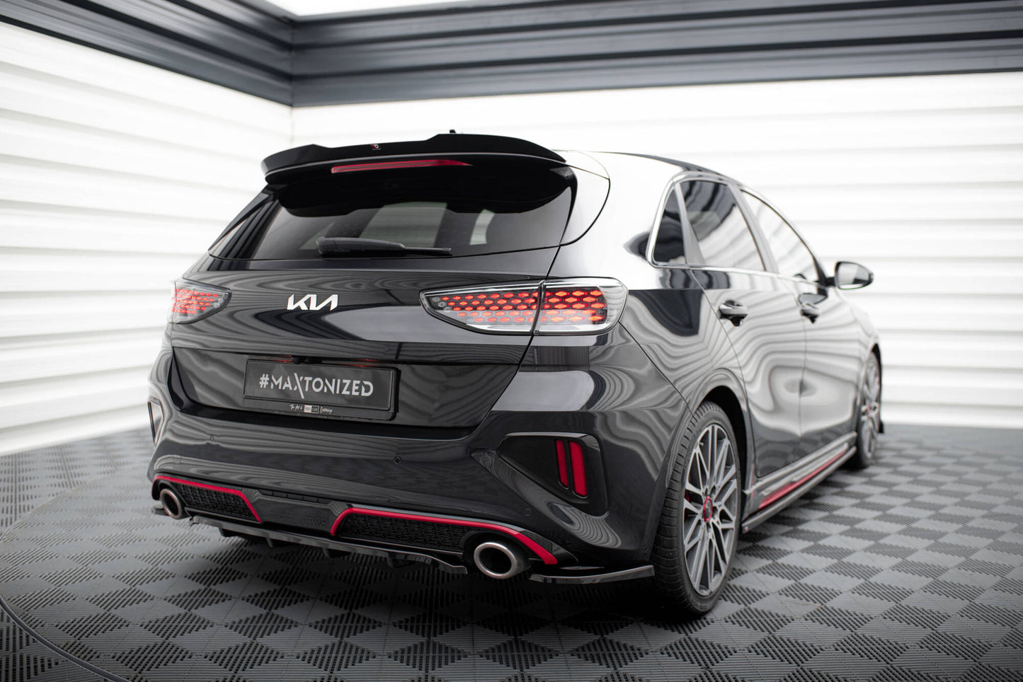 Maxton Mittlerer Diffusor Heck Ansatz DTM Look für Kia Ceed GT Mk3 Facelift schwarz Hochglanz