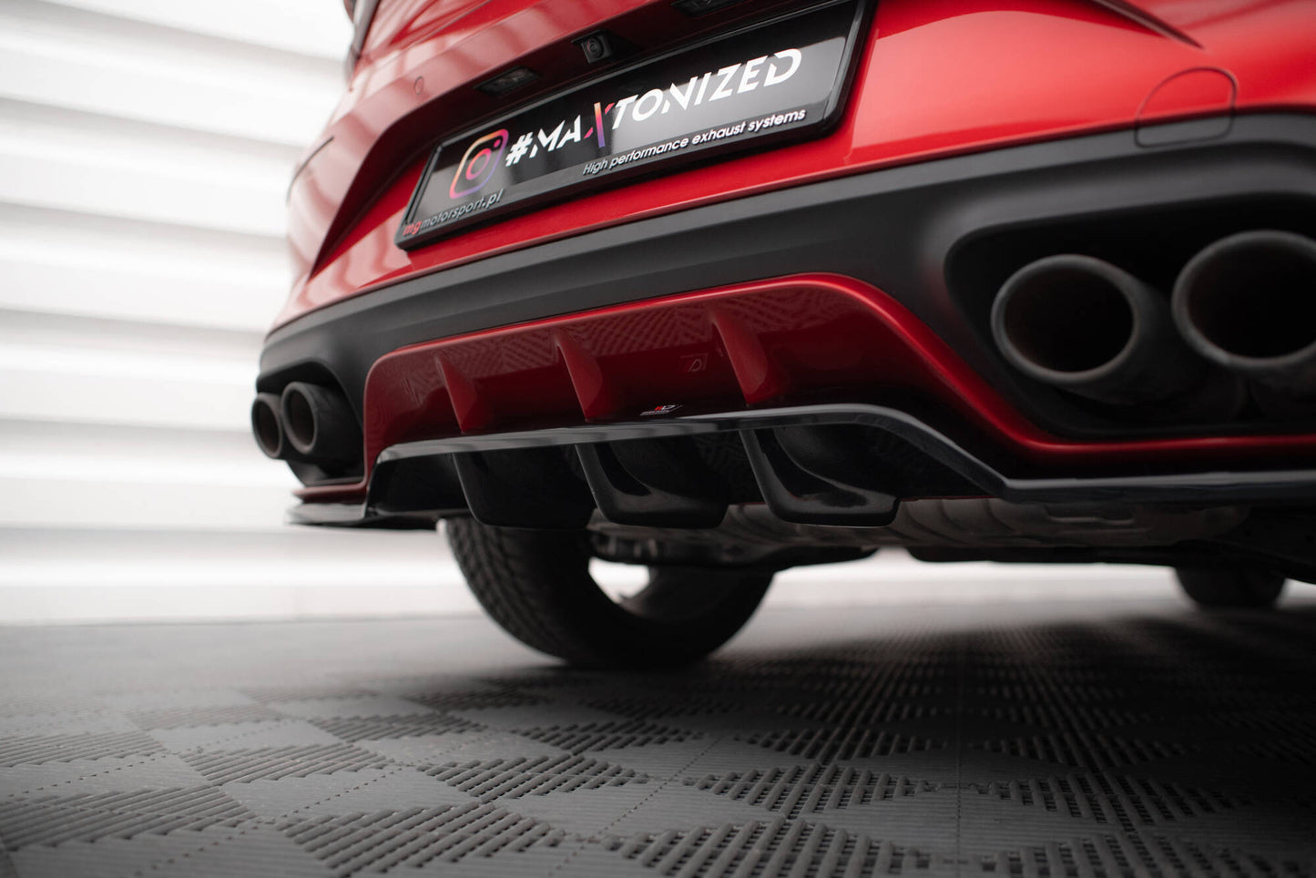 Maxton Mittlerer Diffusor Heck Ansatz DTM Look für Cupra Leon Hatchback Mk1 schwarz Hochglanz