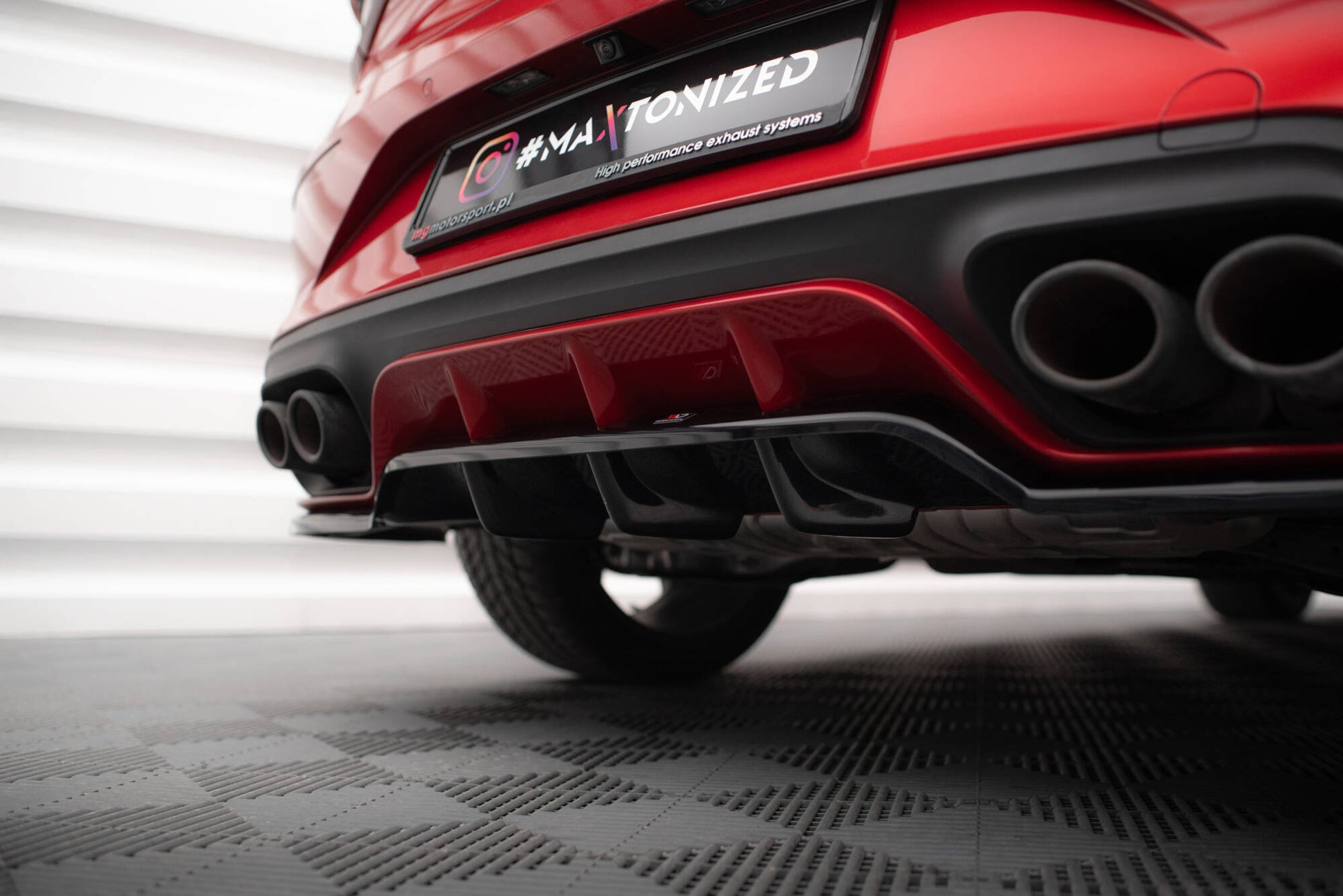 Maxton Mittlerer Diffusor Heck Ansatz DTM Look für Cupra Leon Hatchback Mk1 schwarz Hochglanz