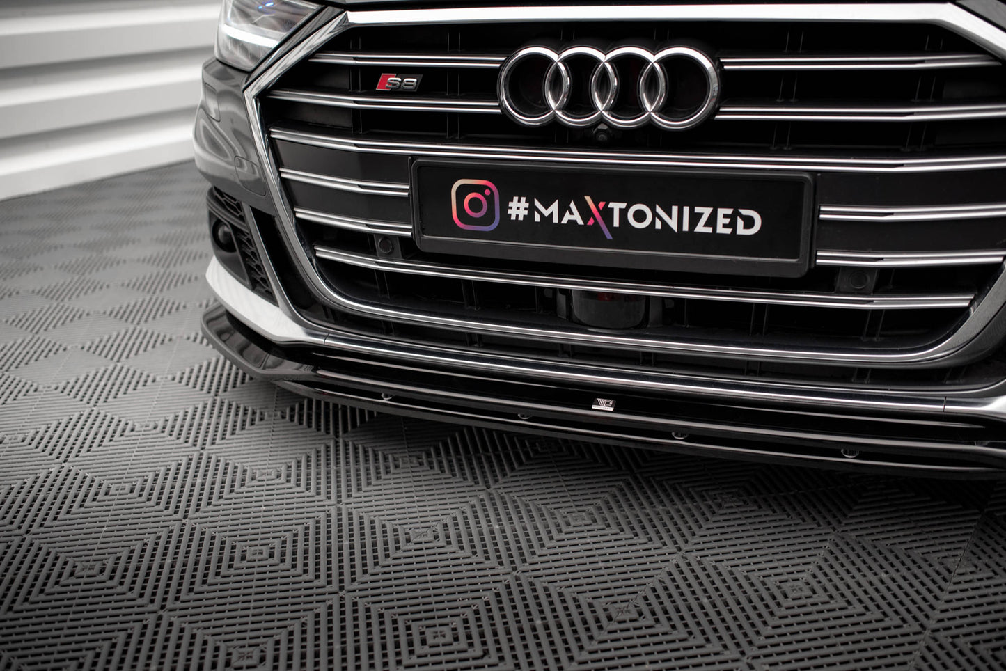 Maxton Front Ansatz V.1 für Audi S8 / A8 S-Line D5 schwarz Hochglanz
