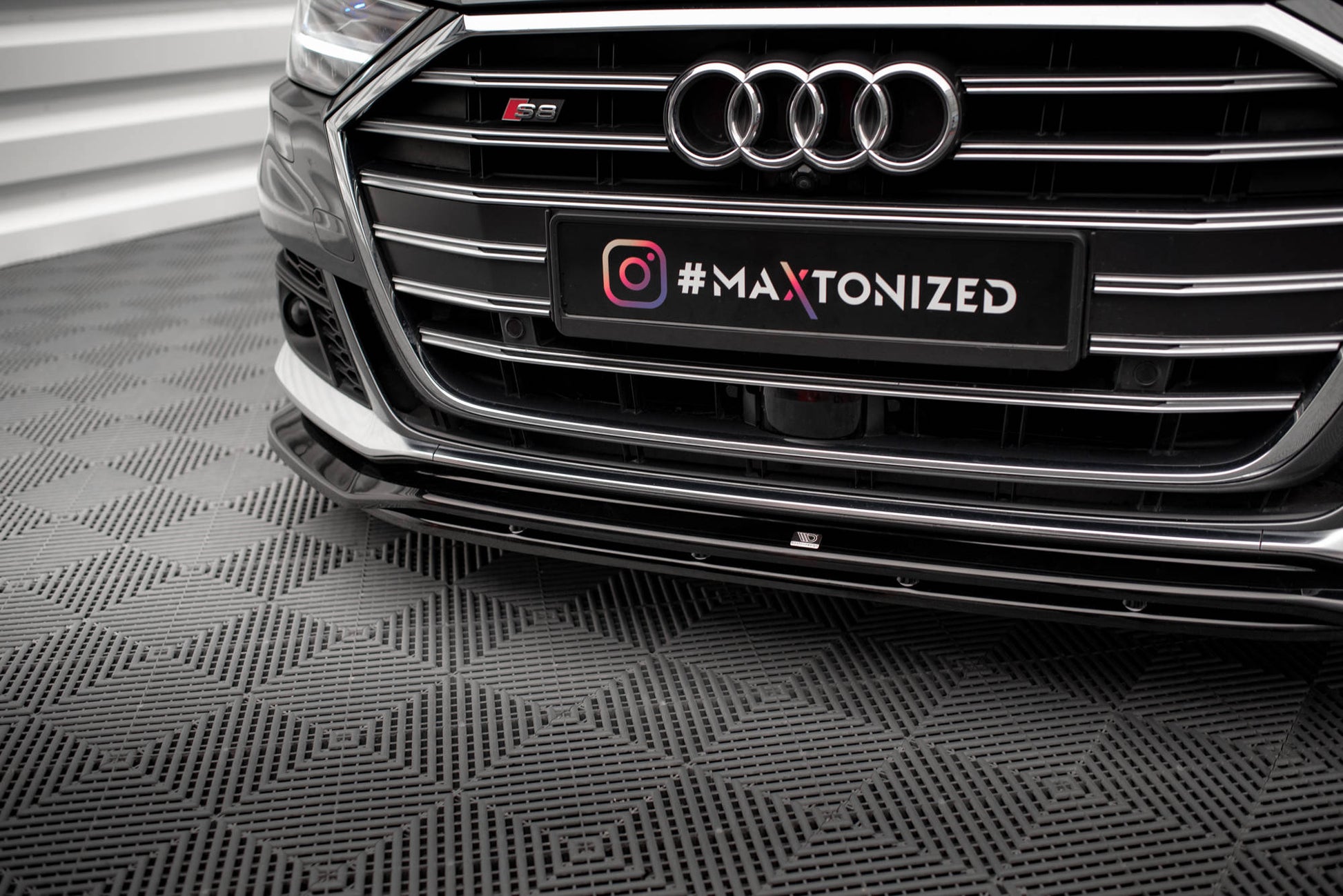 Maxton Front Ansatz V.1 für Audi S8 / A8 S-Line D5 schwarz Hochglanz