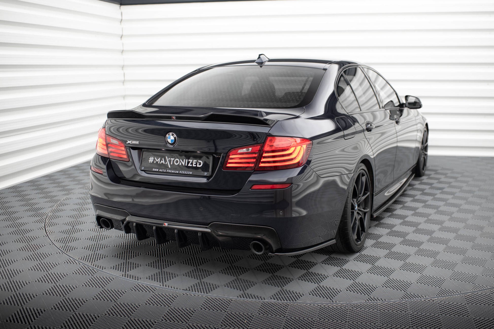 Maxton Spoiler CAP für 3D BMW 5er M-Paket F10 schwarz Hochglanz