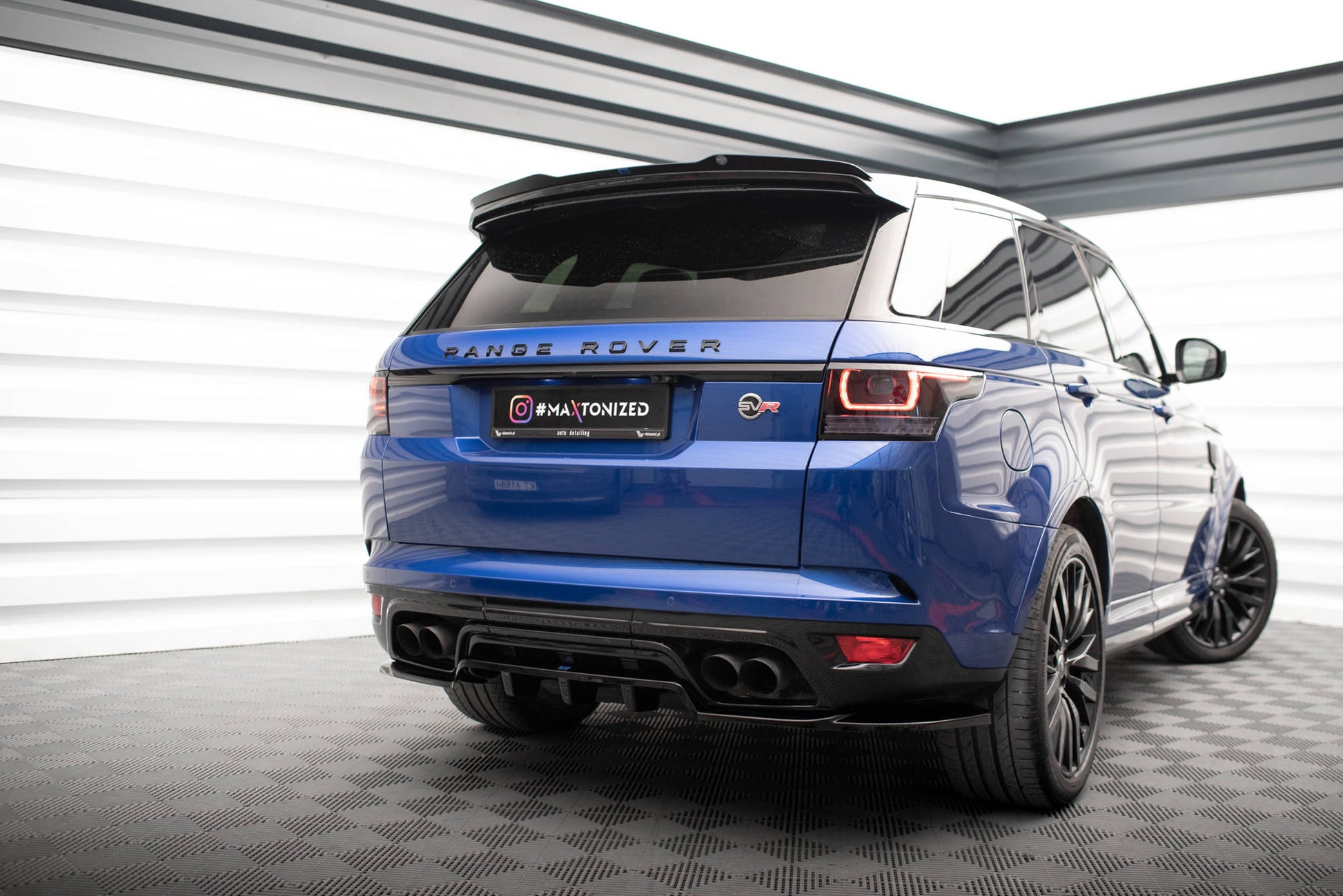 Maxton Mittlerer Diffusor Heck Ansatz DTM Look für Land Rover Range Rover Sport SVR Mk2 schwarz Hochglanz