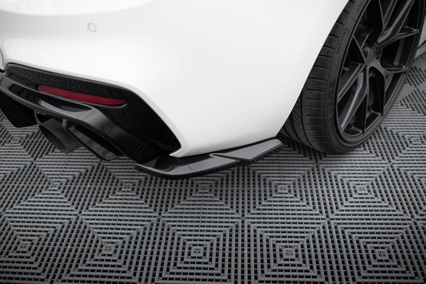 Maxton Heck Ansatz Flaps Diffusor V.5 für BMW 1er M-Paket / M140i F20 Facelift  schwarz Hochglanz