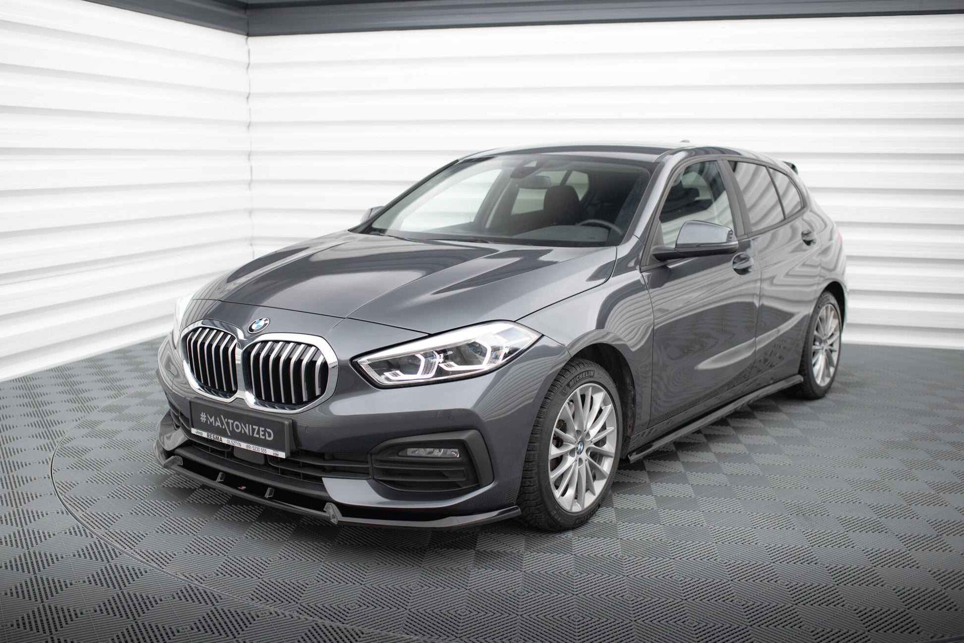 Maxton Front Ansatz V.1 für BMW 1er F40 schwarz Hochglanz
