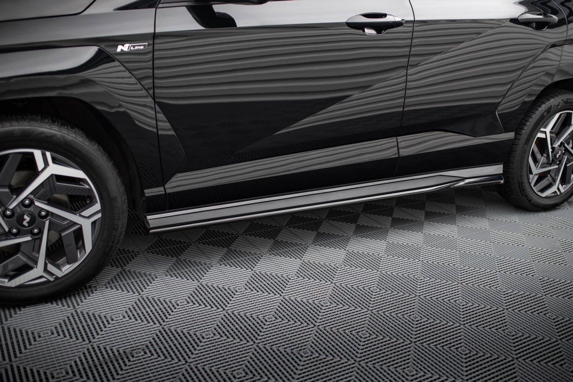 Maxton Seitenschweller Ansatz für Hyundai Kona N-line Mk2 schwarz Hochglanz