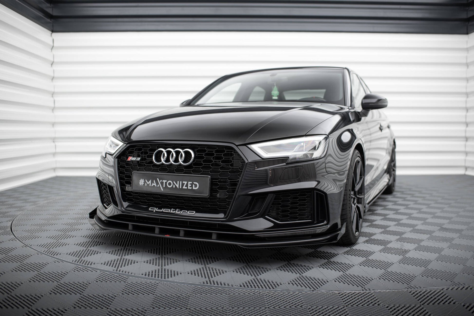 Maxton Street Pro Front Ansatz für +Flaps für V.1 + Flaps Audi RS3 Limousine 8V Facelift schwarz Hochglanz