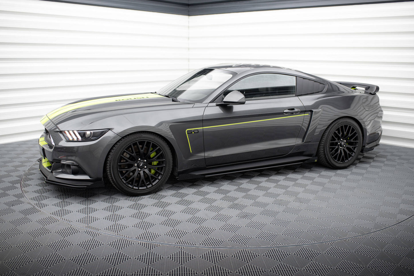 Maxton Street Pro Seitenschweller Ansatz für + Flaps Ford Mustang GT Mk6  schwarz Hochglanz