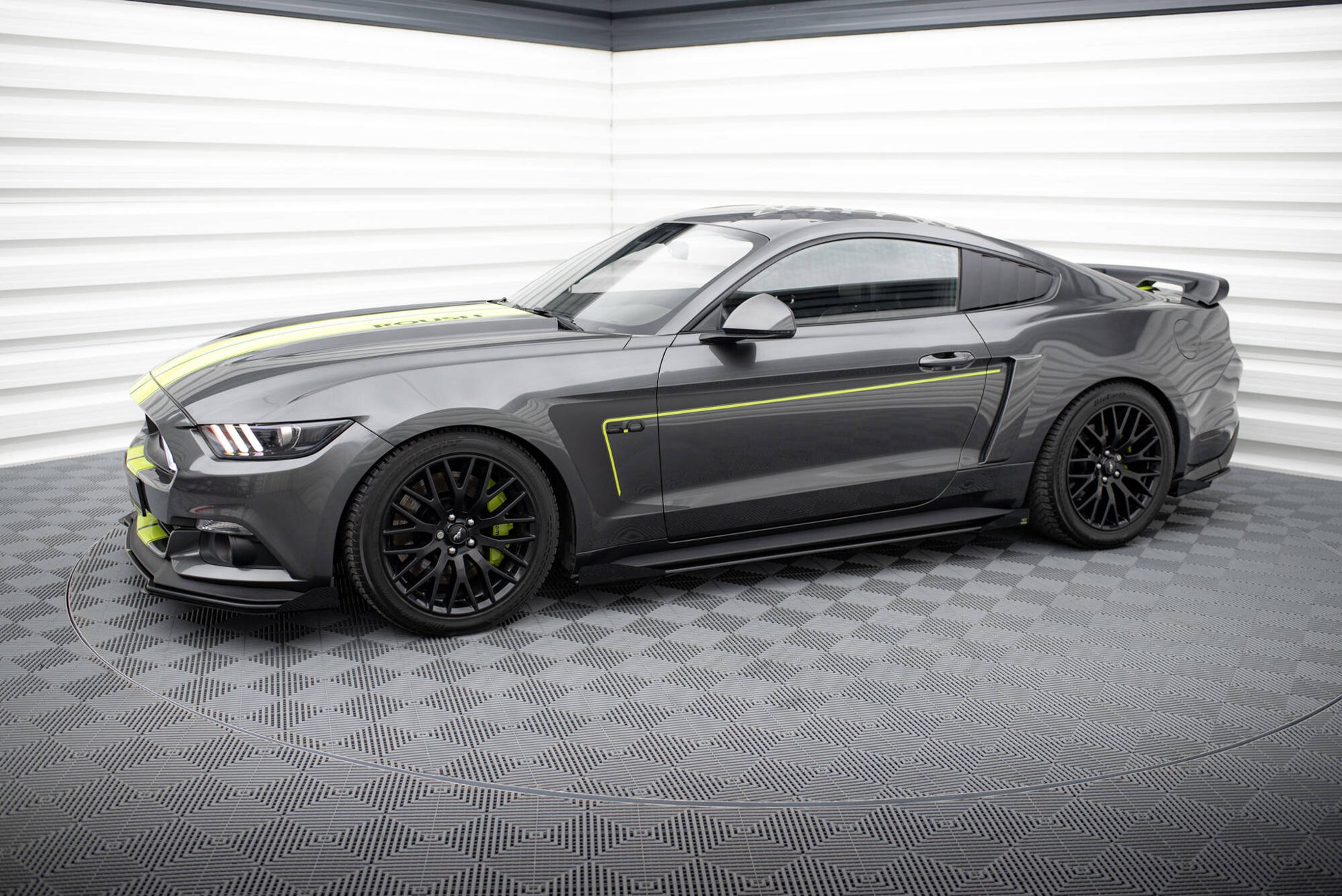 Maxton Street Pro Seitenschweller Ansatz für + Flaps Ford Mustang GT Mk6  schwarz Hochglanz