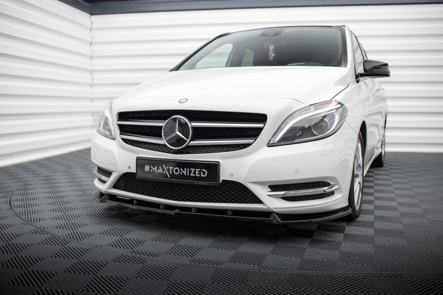 Maxton Front Ansatz für Mercedes-Benz B W246 schwarz Hochglanz