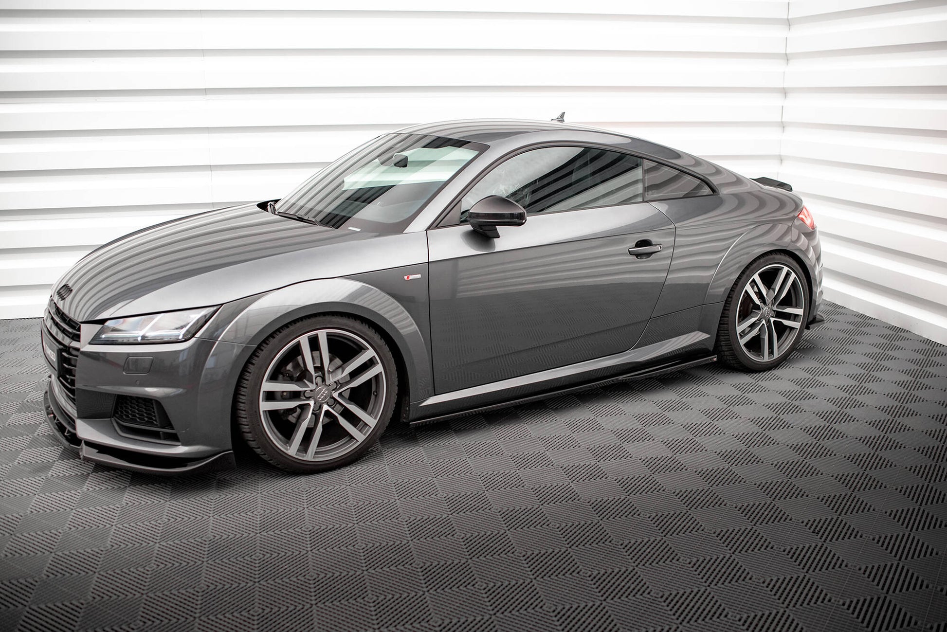 Maxton Seitenschweller Ansatz für Audi TT S-Line 8S schwarz Hochglanz