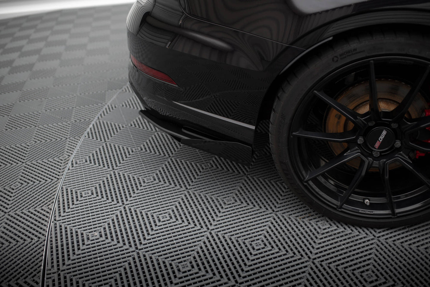 Maxton Street Pro Heck Ansatz Flaps Diffusor +Flaps für Audi RS3 Limousine 8V Facelift schwarz Hochglanz