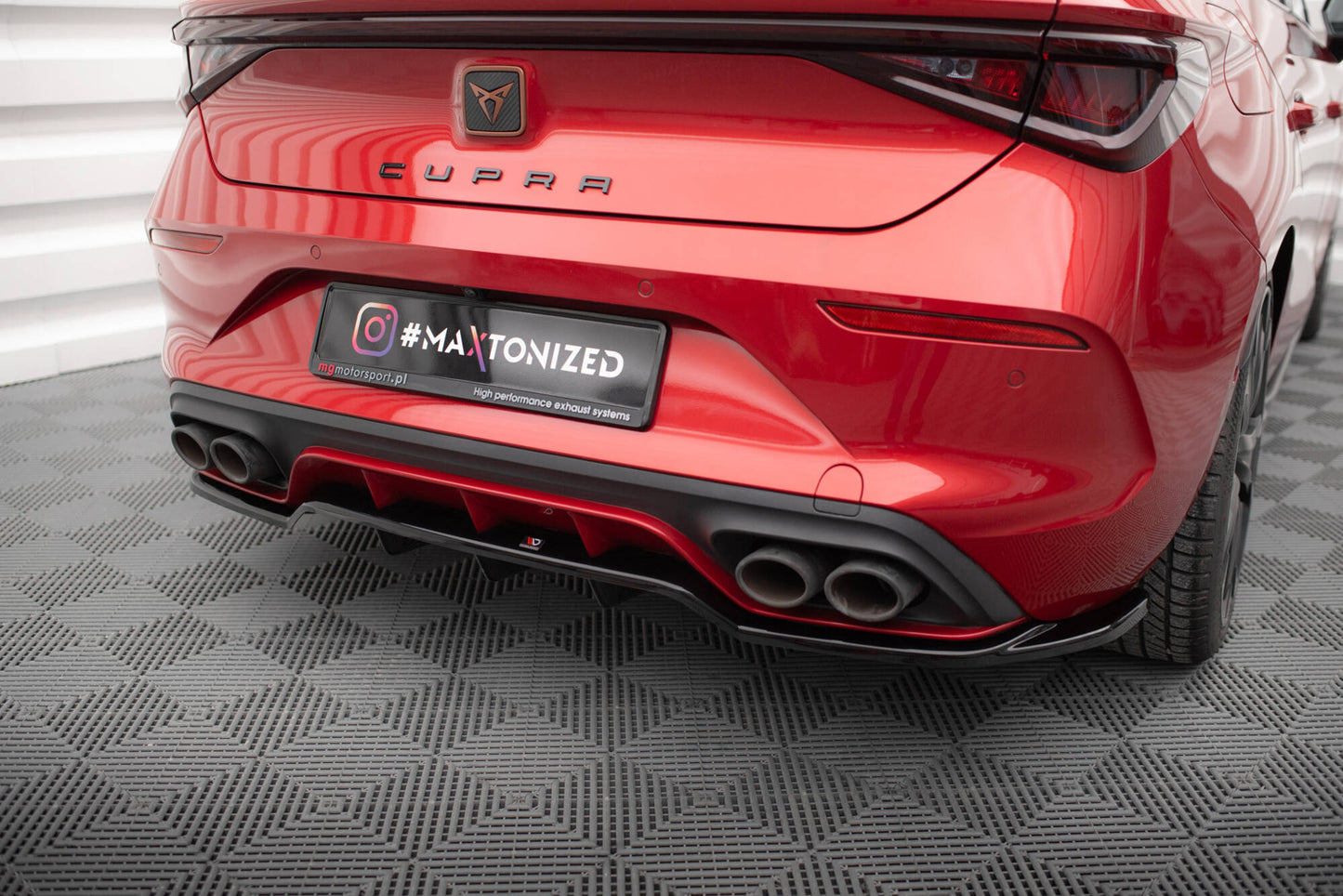Maxton Mittlerer Diffusor Heck Ansatz DTM Look für Cupra Leon Hatchback Mk1 schwarz Hochglanz
