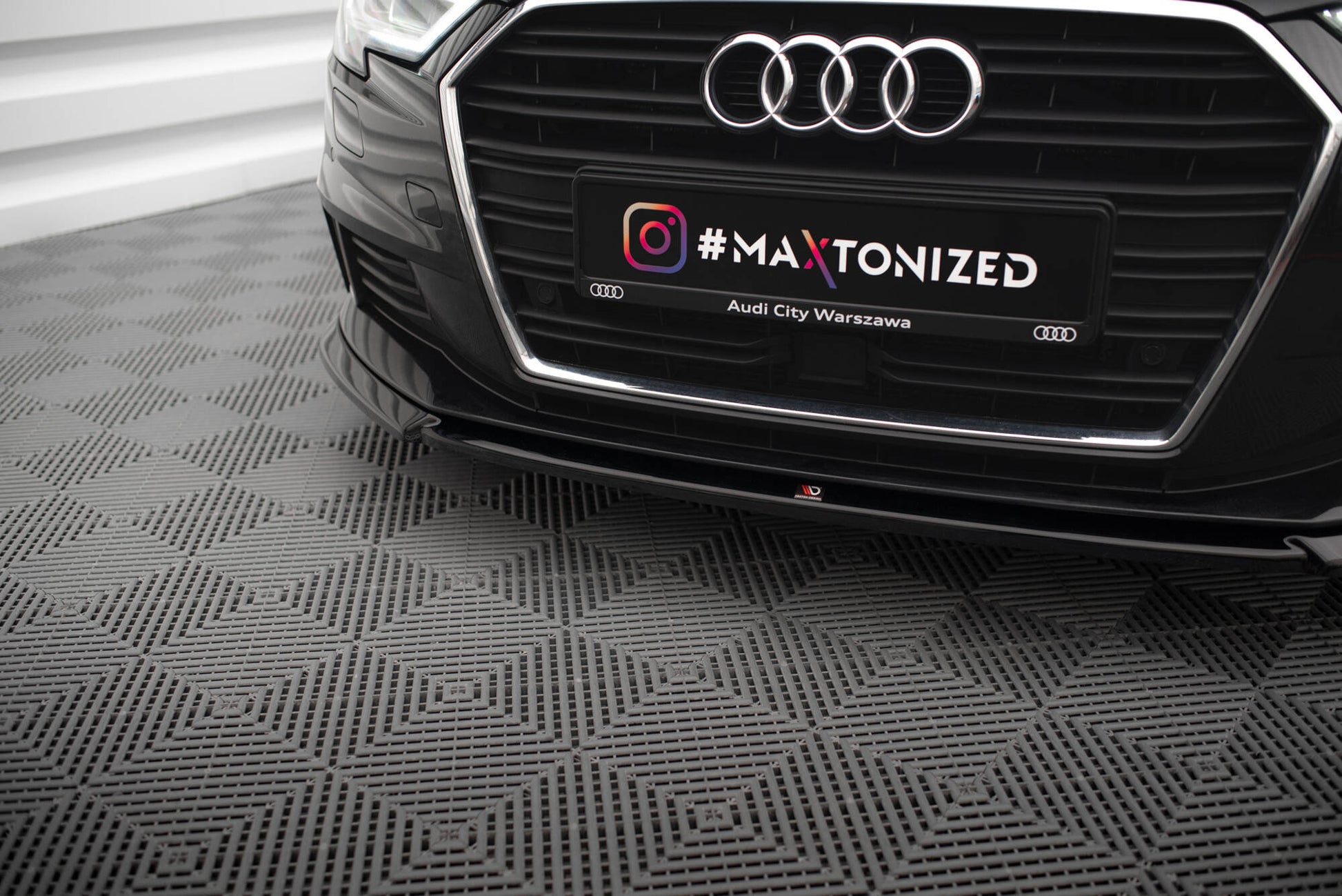 Maxton Front Ansatz V.2 für Audi A3 Sportback 8V Facelift schwarz Hochglanz