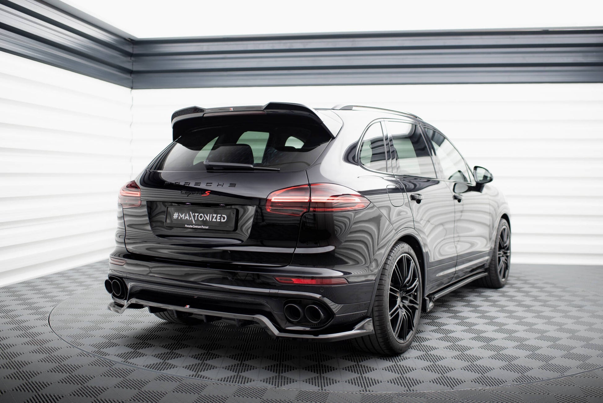 Maxton Mittlerer Diffusor Heck Ansatz DTM Look für Porsche Cayenne Mk2 Facelift schwarz Hochglanz