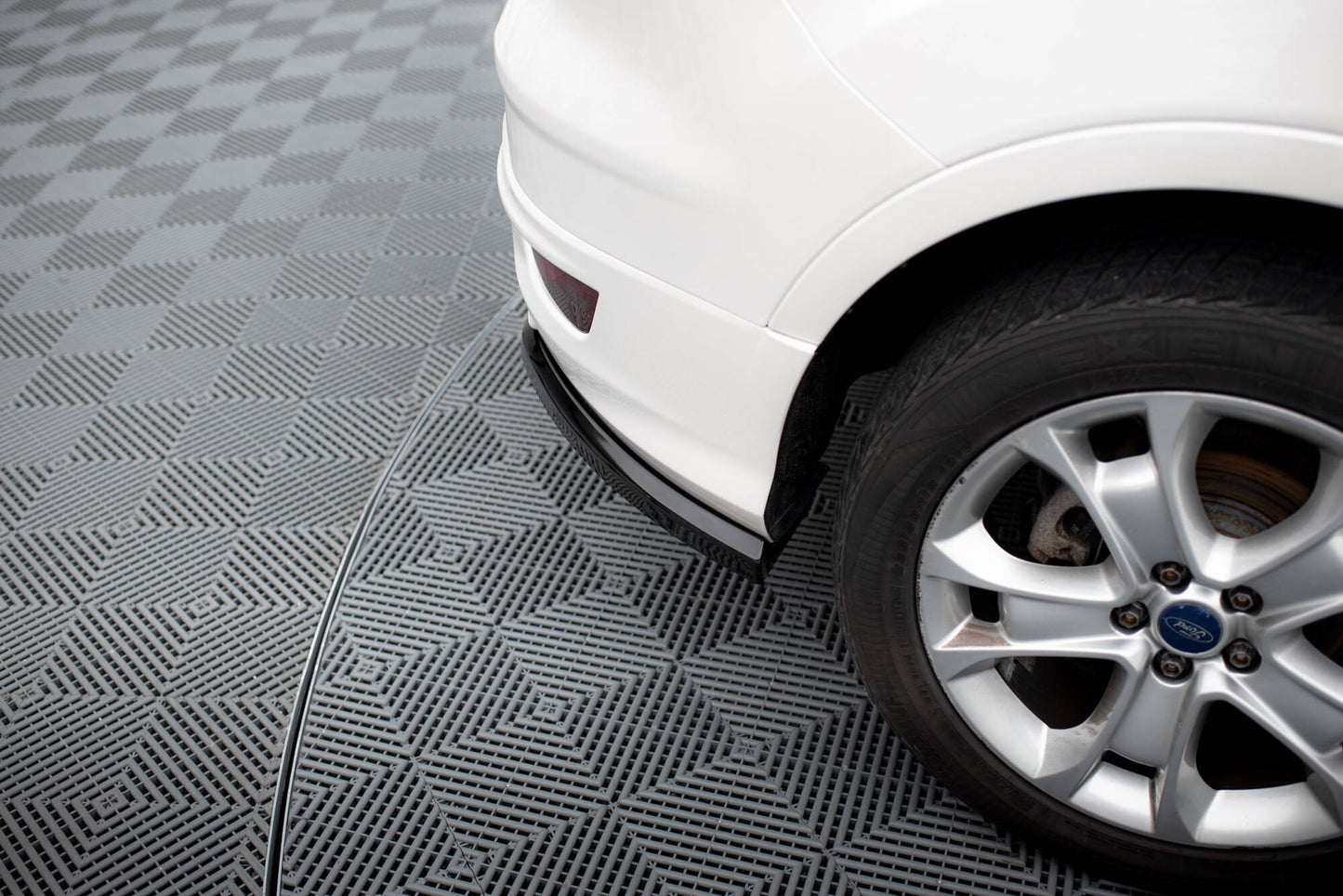 Maxton Heck Ansatz Flaps Diffusor für Ford Kuga ST-Line Mk2 schwarz Hochglanz