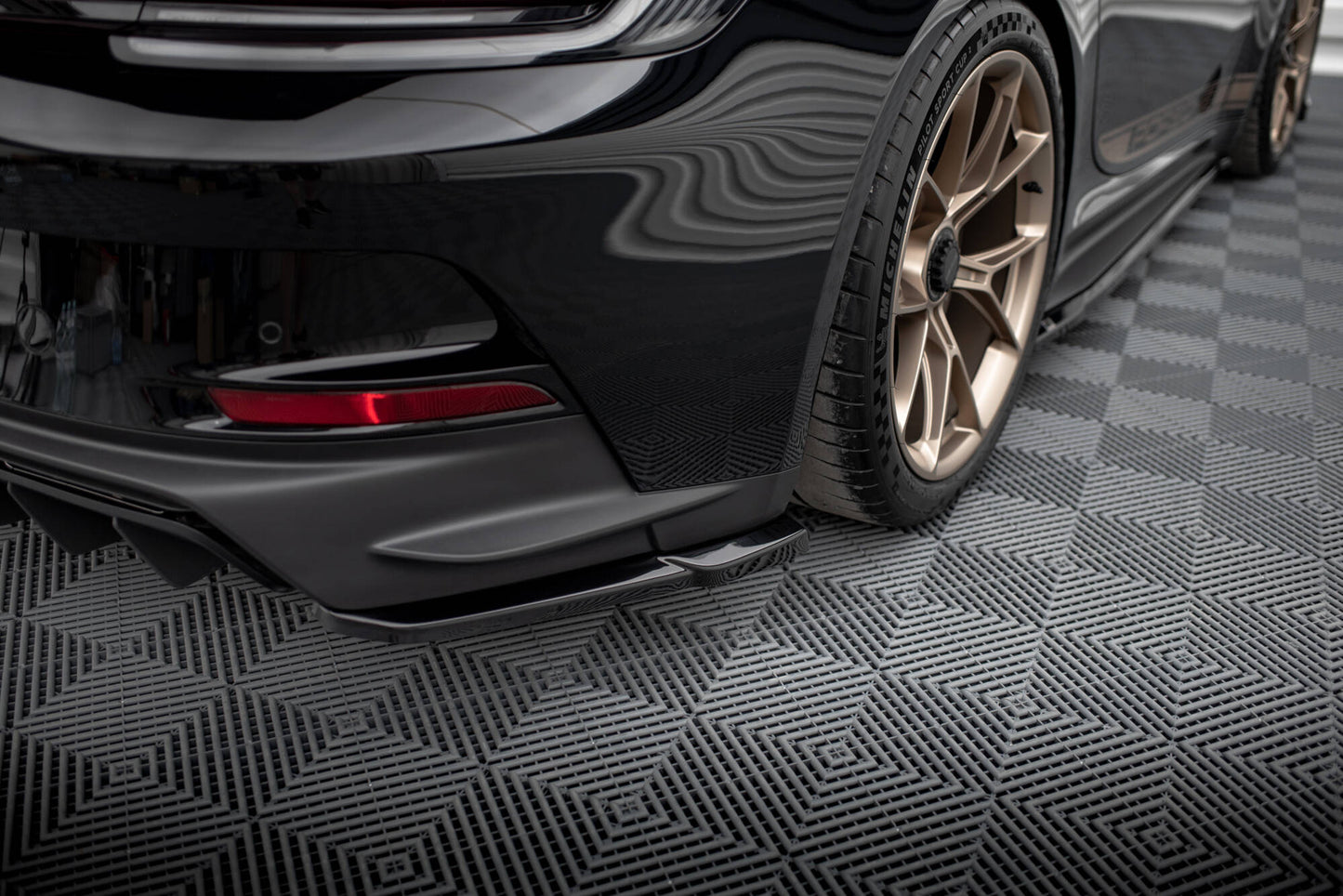 Maxton Heck Ansatz Flaps Diffusor für Porsche 911 992 GT3 schwarz Hochglanz