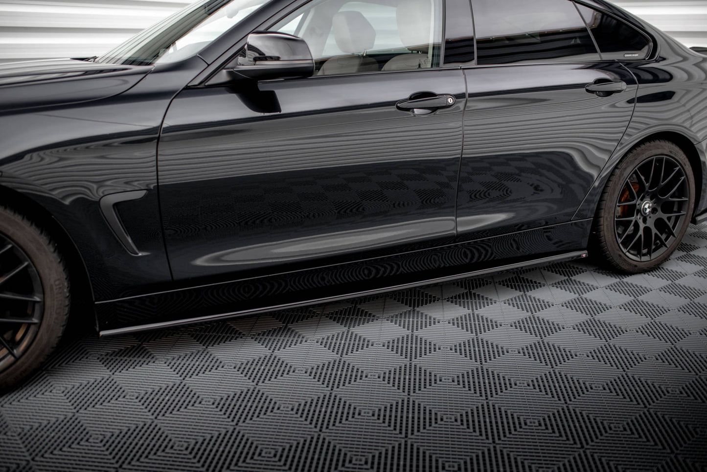 Maxton Seitenschweller Ansatz für BMW 4er Coupe / Gran Coupe / Cabrio F32 / F36 / F33 schwarz Hochglanz