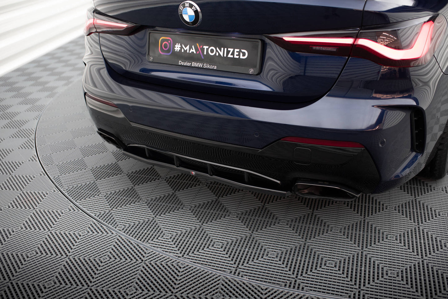 Maxton Mittlerer Diffusor Heck Ansatz für BMW 4er M440i G22 schwarz Hochglanz