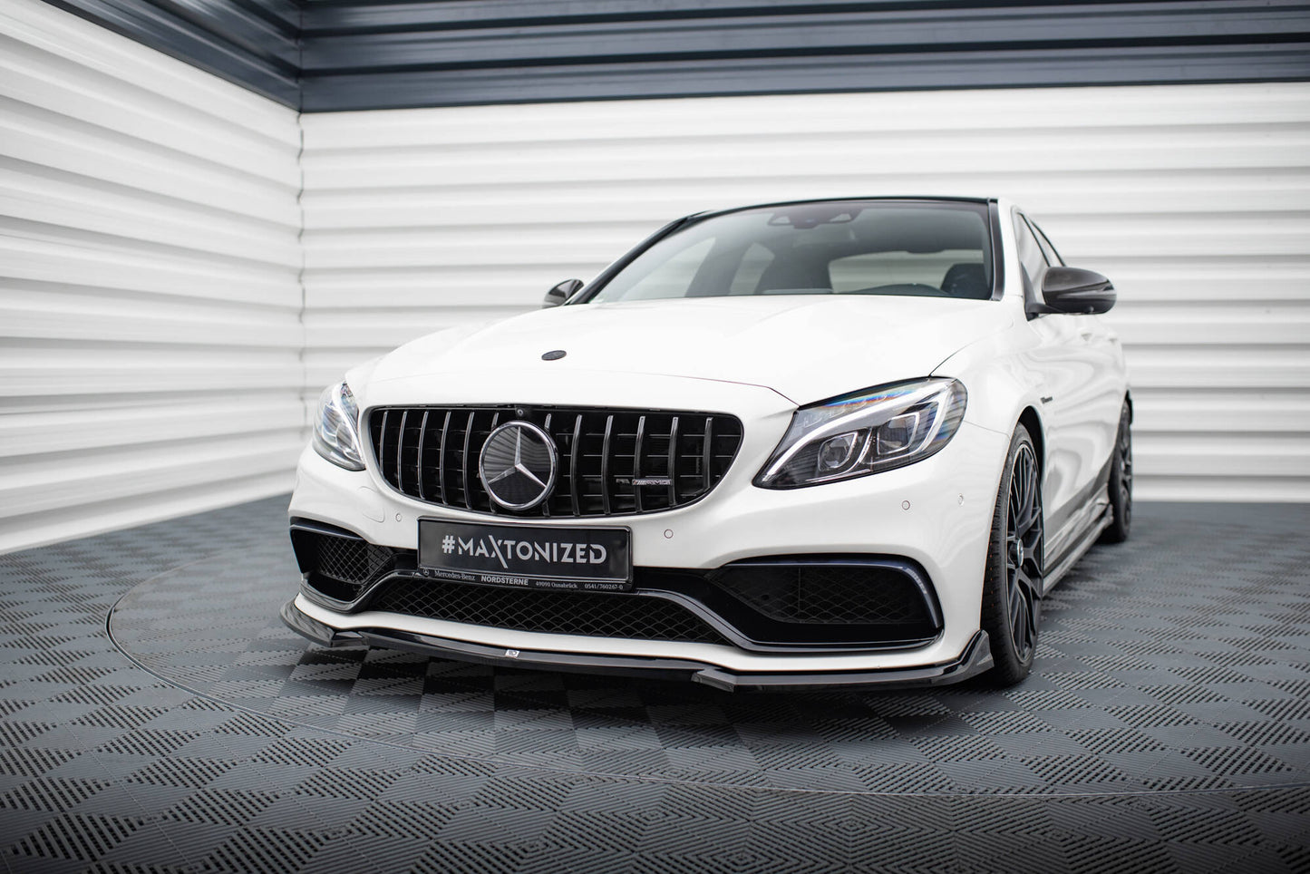 Maxton Front Ansatz V.3 für Mercedes-AMG C63 Limousine / Kombi W205 / S205 schwarz Hochglanz