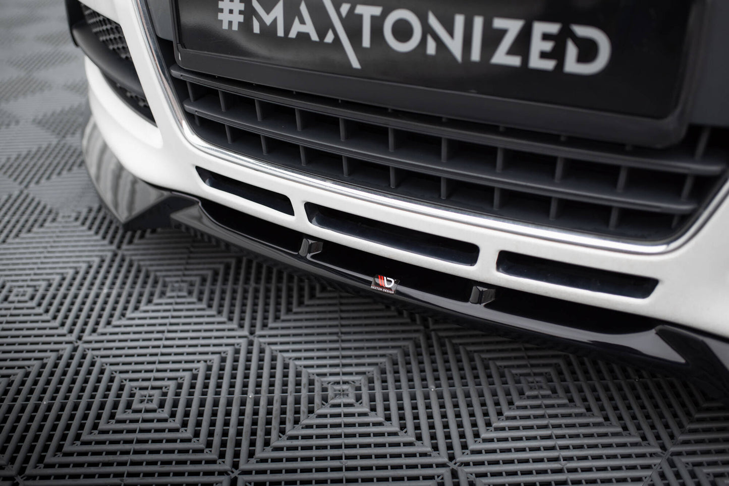 Maxton Front Ansatz V.3 für Audi TT 8J schwarz Hochglanz