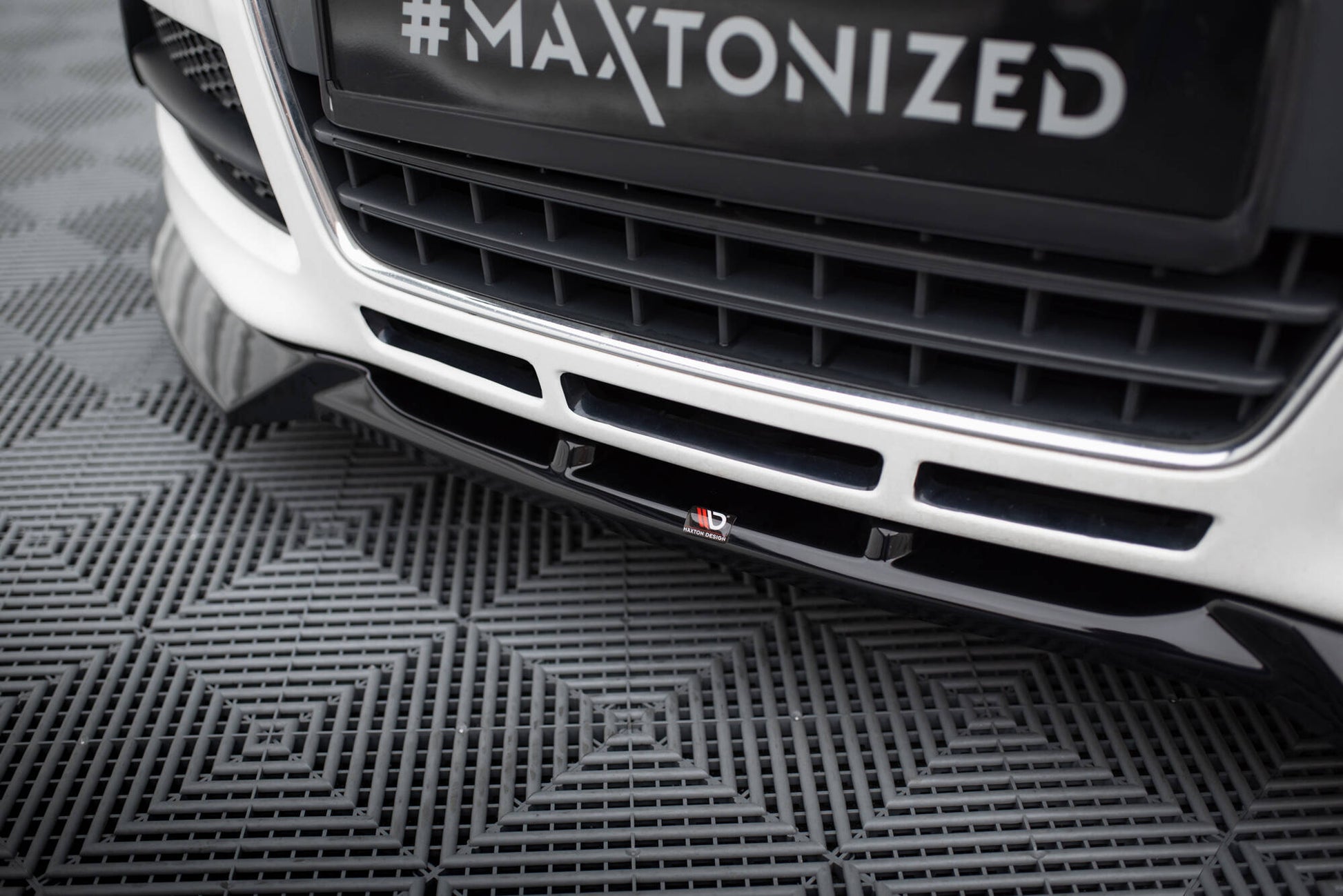 Maxton Front Ansatz V.3 für Audi TT 8J schwarz Hochglanz
