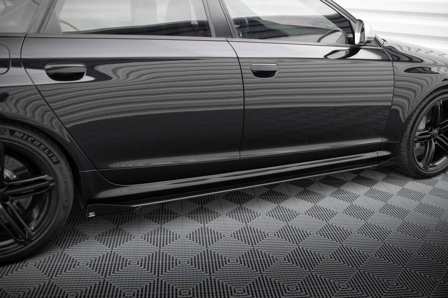 Maxton Street Pro Seitenschweller Ansatz für + Flaps Audi RS6 Avant C6 schwarz Hochglanz