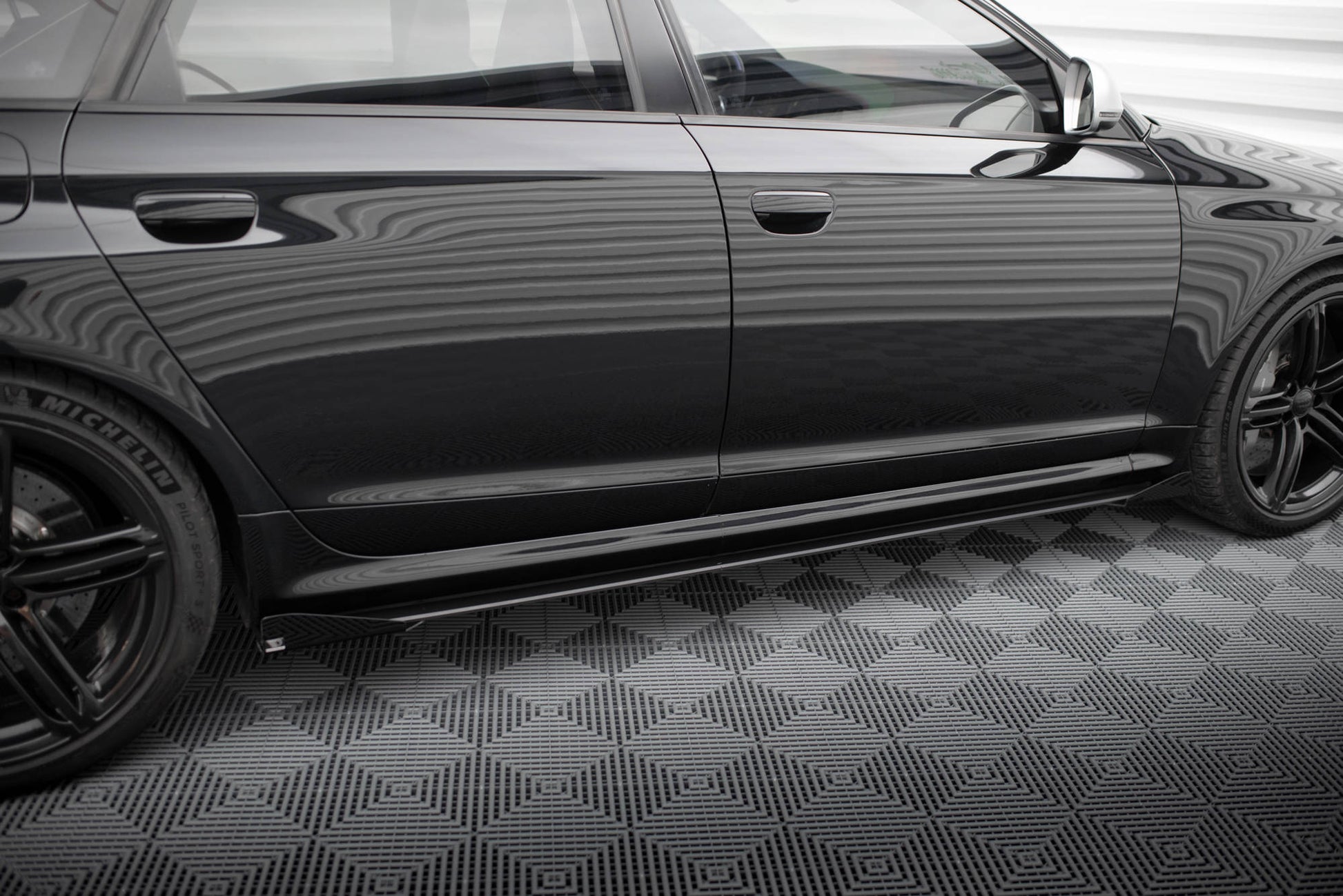 Maxton Street Pro Seitenschweller Ansatz für + Flaps Audi RS6 Avant C6 schwarz Hochglanz