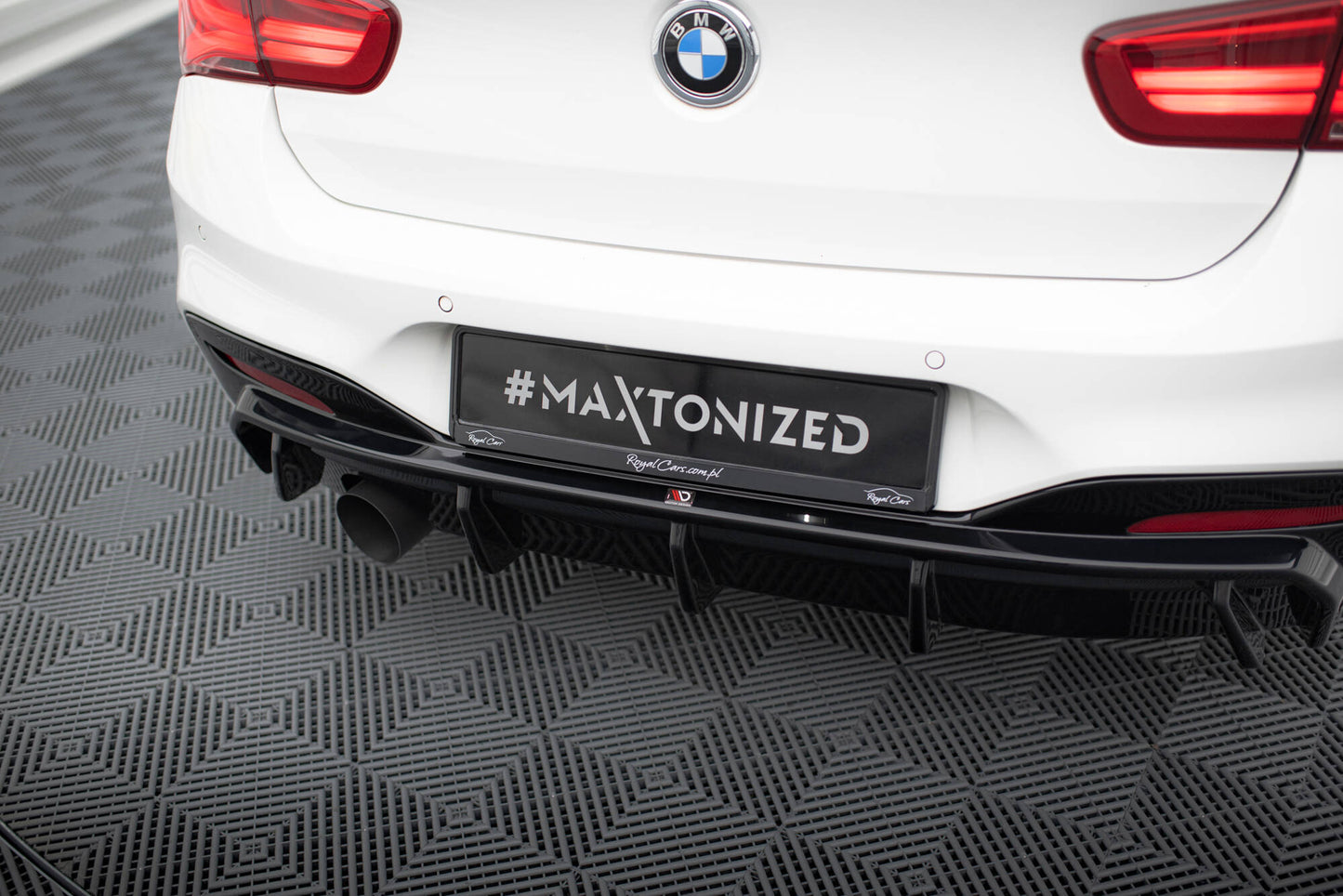 Maxton Diffusor Heck Ansatz für BMW 1er M-Paket F20 Facelift (Version mit einseitigem Einzelauspuff)