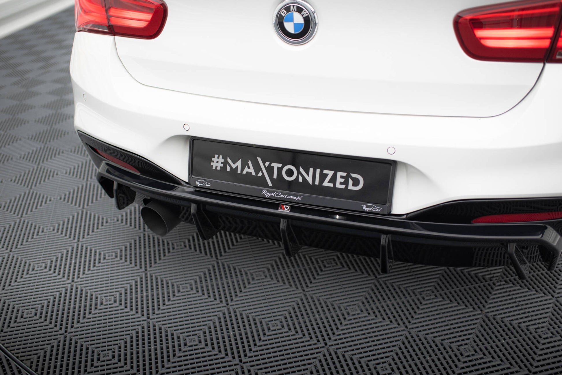 Maxton Diffusor Heck Ansatz für BMW 1er M-Paket F20 Facelift (Version mit einseitigem Einzelauspuff)