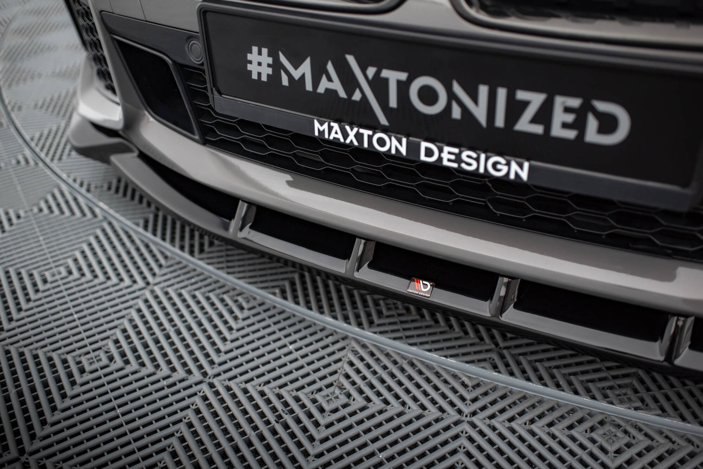 Maxton Front Ansatz V.5 für BMW 7 G11 M-Paket Facelift schwarz Hochglanz