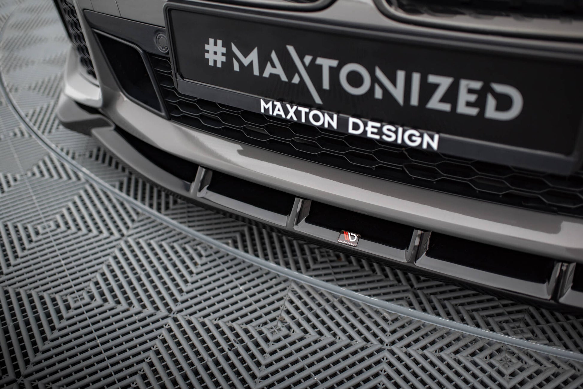 Maxton Front Ansatz V.5 für BMW 7 G11 M-Paket Facelift schwarz Hochglanz