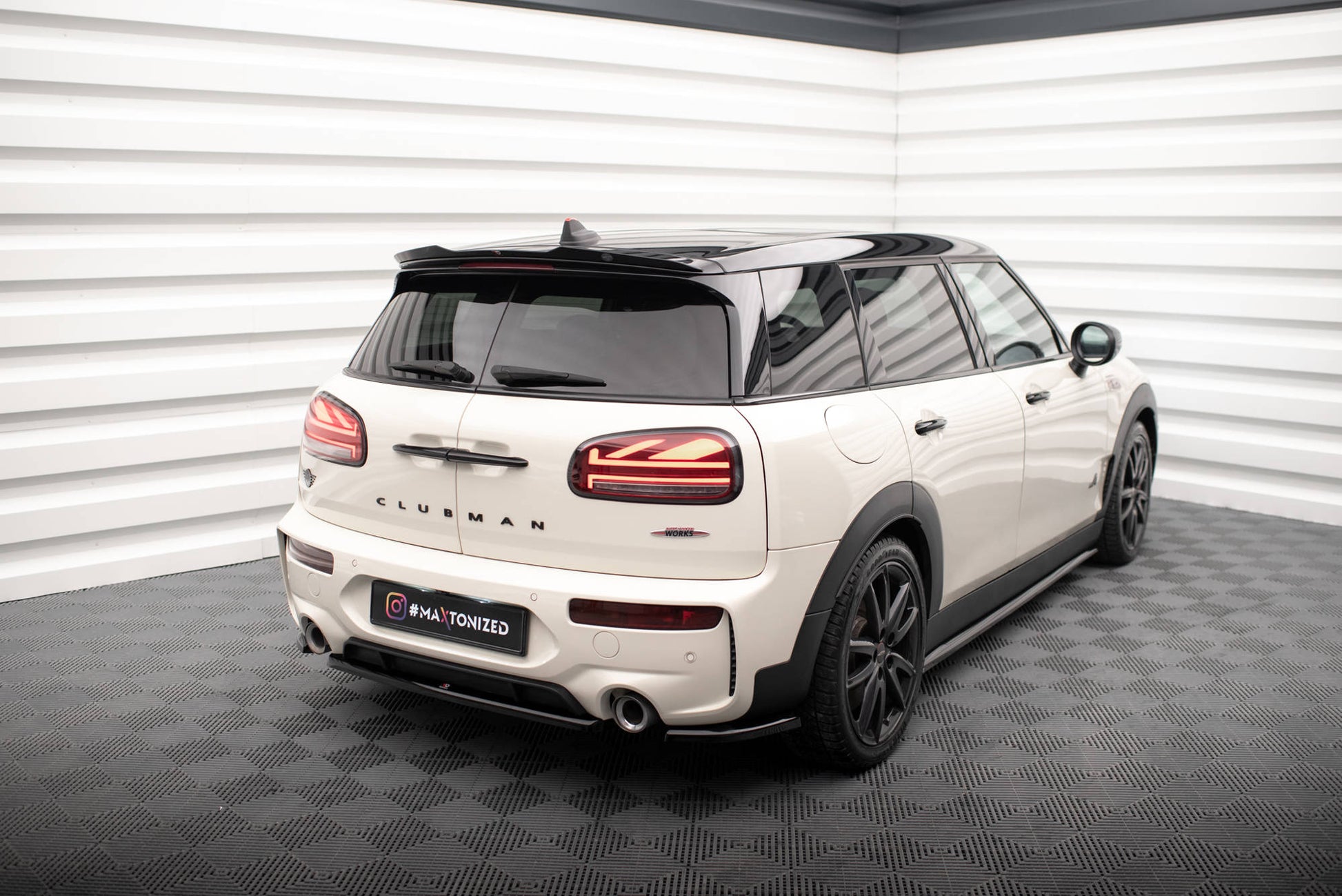 Maxton Mittlerer Diffusor Heck Ansatz für Mini Cooper Clubman John Cooper Works F54 Facelift schwarz Hochglanz