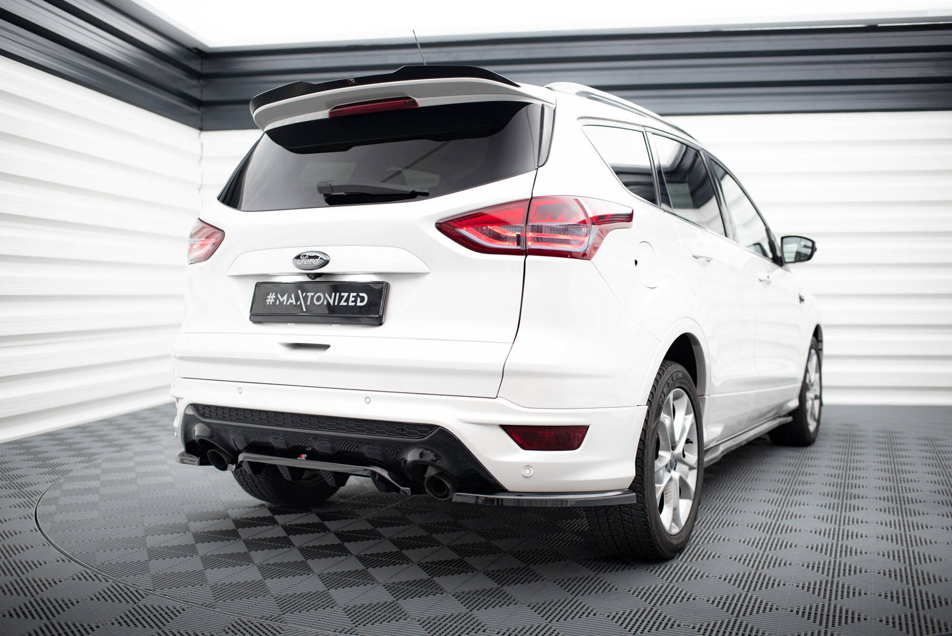 Maxton Heck Ansatz Flaps Diffusor für Ford Kuga ST-Line Mk2 schwarz Hochglanz