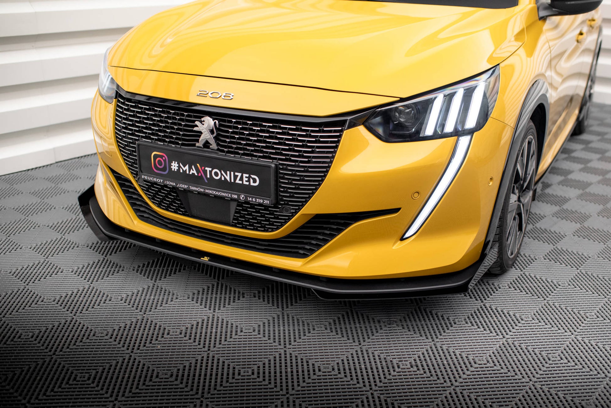Maxton Street Pro Front Ansatz für +Flaps für + Flaps Peugeot 208 GT Mk2 schwarz Hochglanz