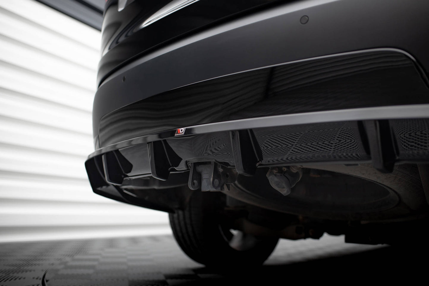 Maxton Mittlerer Diffusor Heck Ansatz DTM Look für Land Rover Discovery HSE Mk5 schwarz Hochglanz