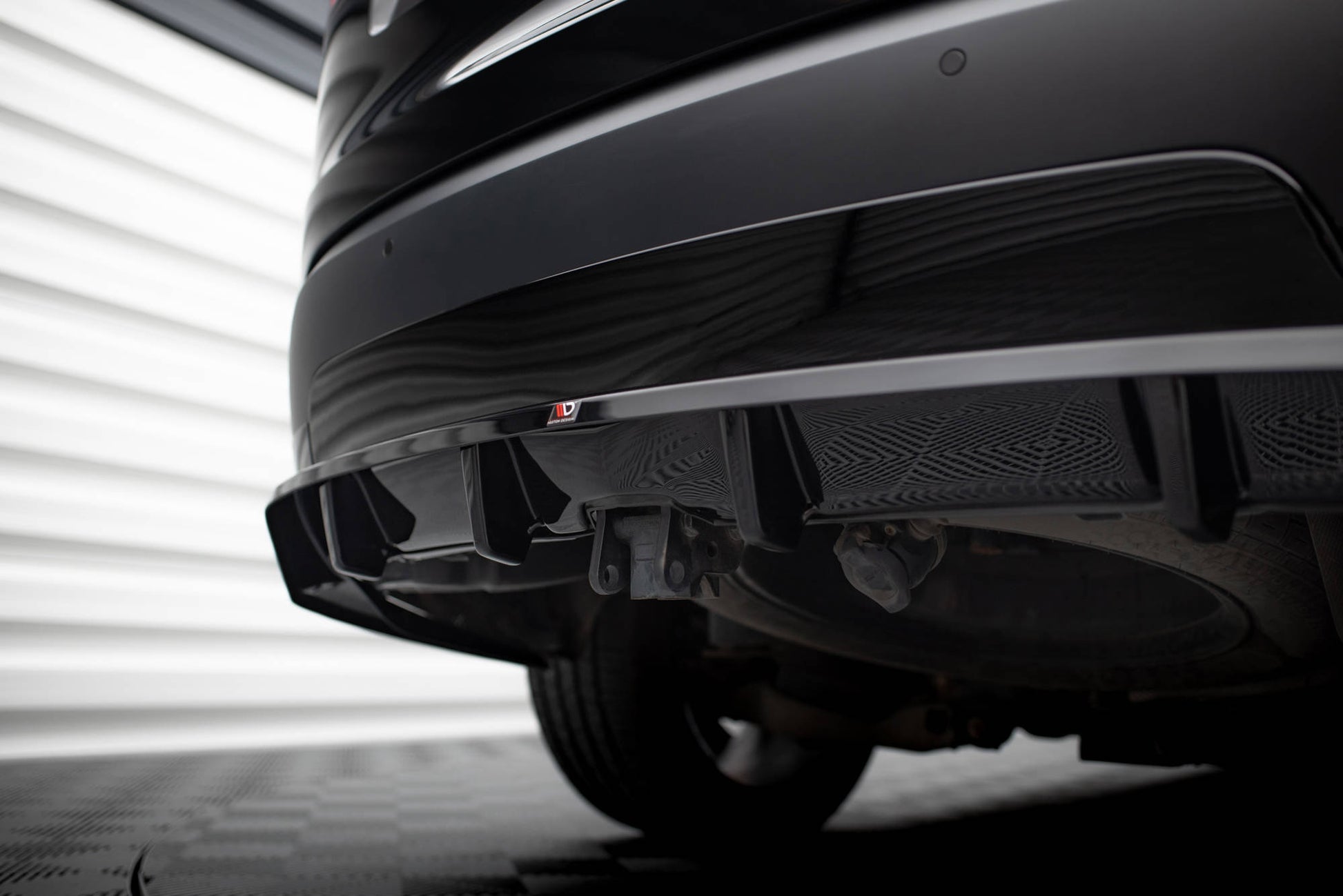 Maxton Mittlerer Diffusor Heck Ansatz DTM Look für Land Rover Discovery HSE Mk5 schwarz Hochglanz