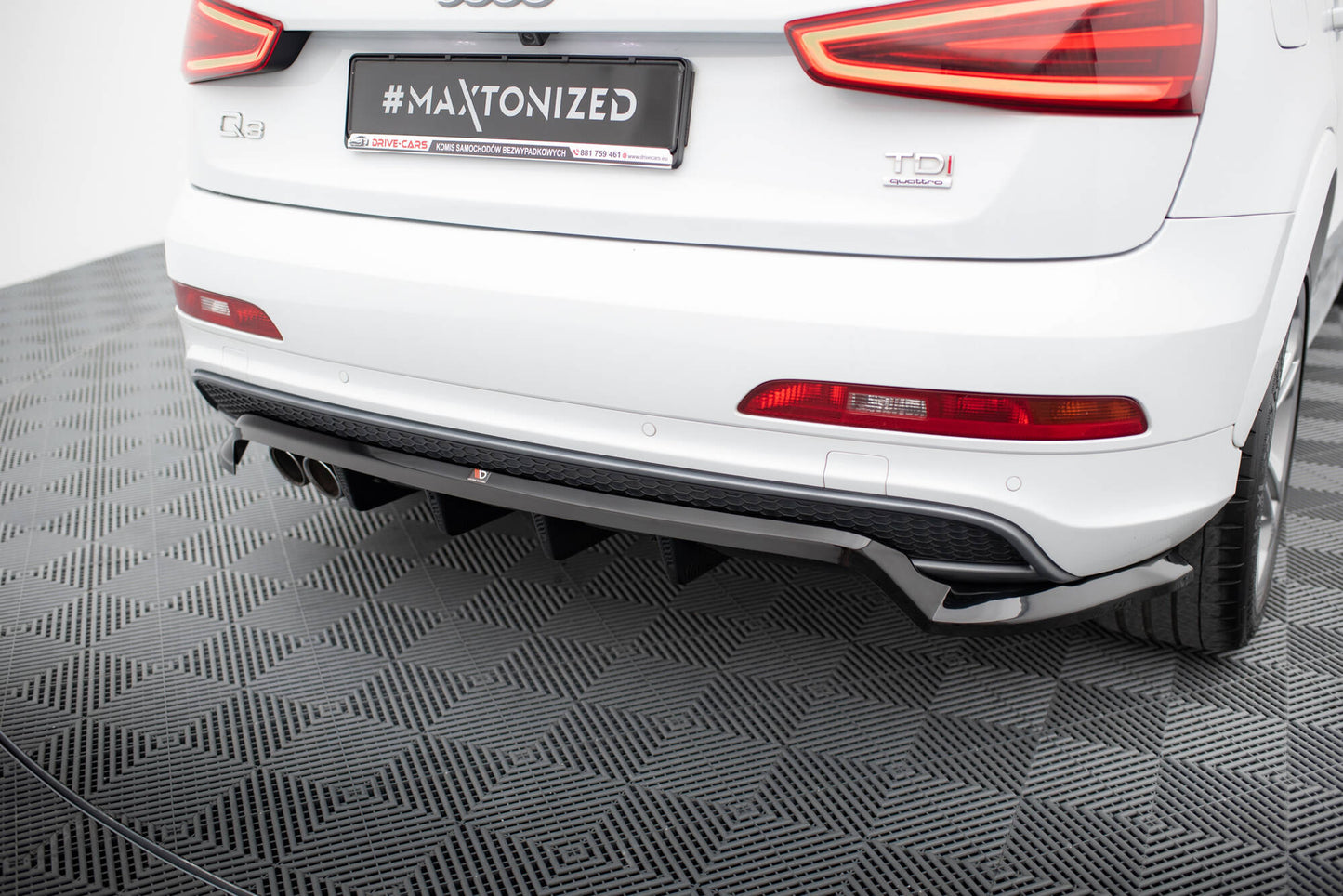 Maxton Hinten Splitter (mit einem vertikalem balken) Audi Q3 S-line 8U schwarz Hochglanz