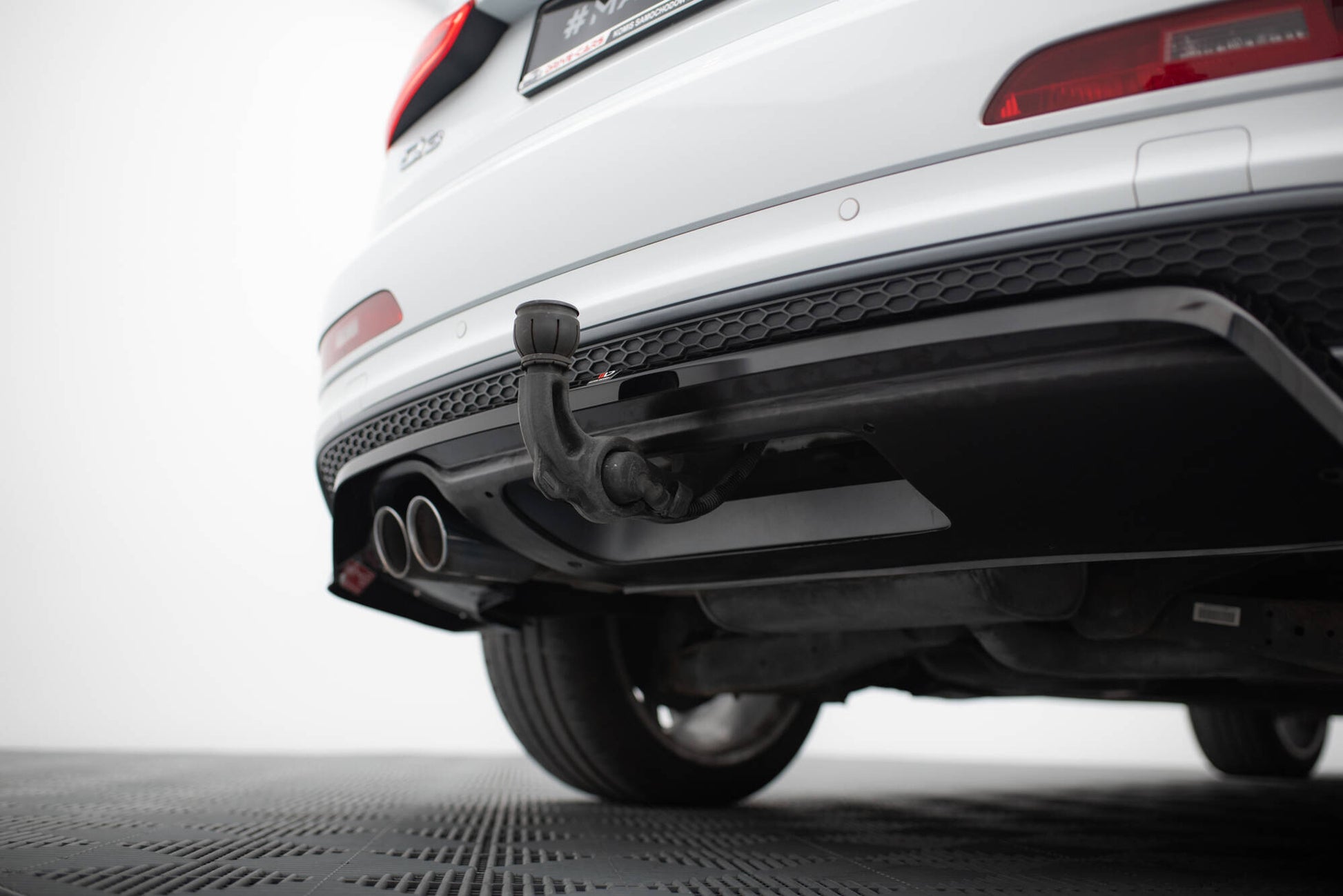Maxton Hinten Splitter (mit einem vertikalem balken) Audi Q3 S-line 8U schwarz Hochglanz