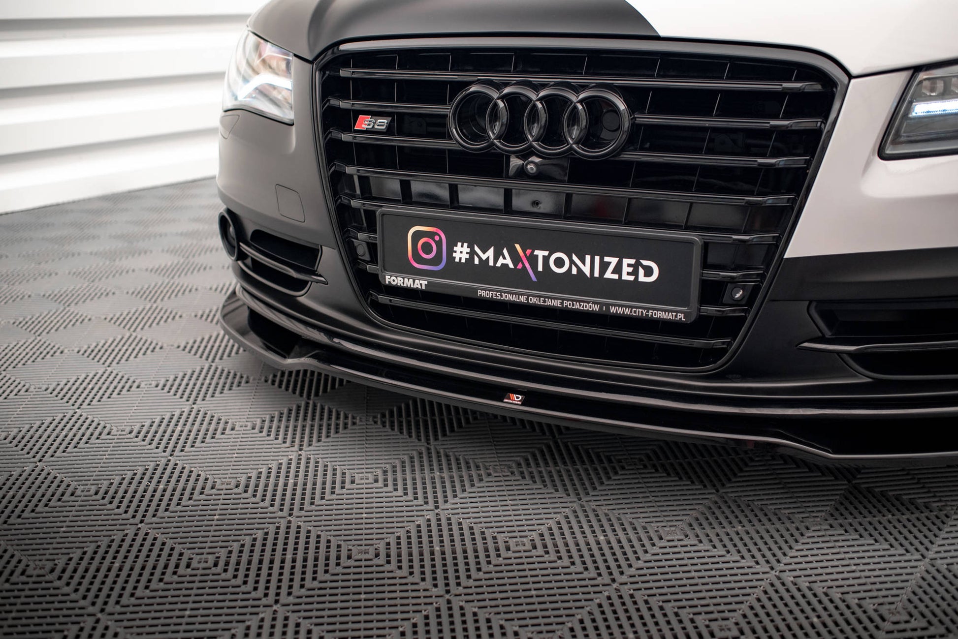 Maxton Front Ansatz V.1 für Audi S8 D4 schwarz Hochglanz